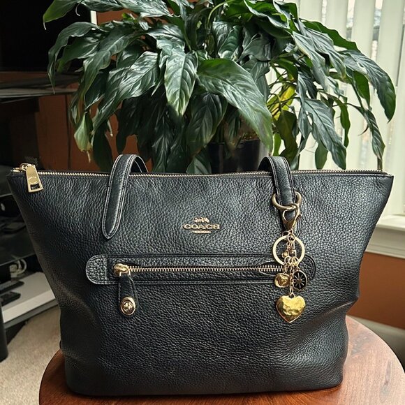 New HEARTS ALLOVER Bag Charm Gold Tone 💕 - Picture 4 of 7